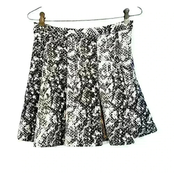 Abercrombie & Fitch Dresses & Skirts - ABERCROMBIE & FITCH Womans Vintage BLACK WHITE GRAY Skirt Side Zip size Med